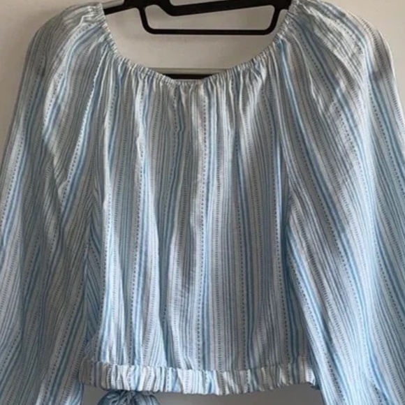 NWT BCBGeneration cropped Wrap Top - Picture 4 of 5